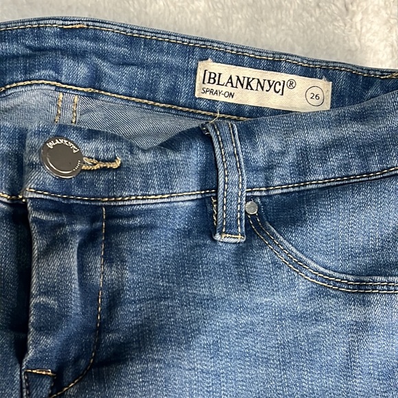 BLANKNYC stressed jeans Size 26. & no boundaries brown floral top size M 7-9 - Picture 3 of 15